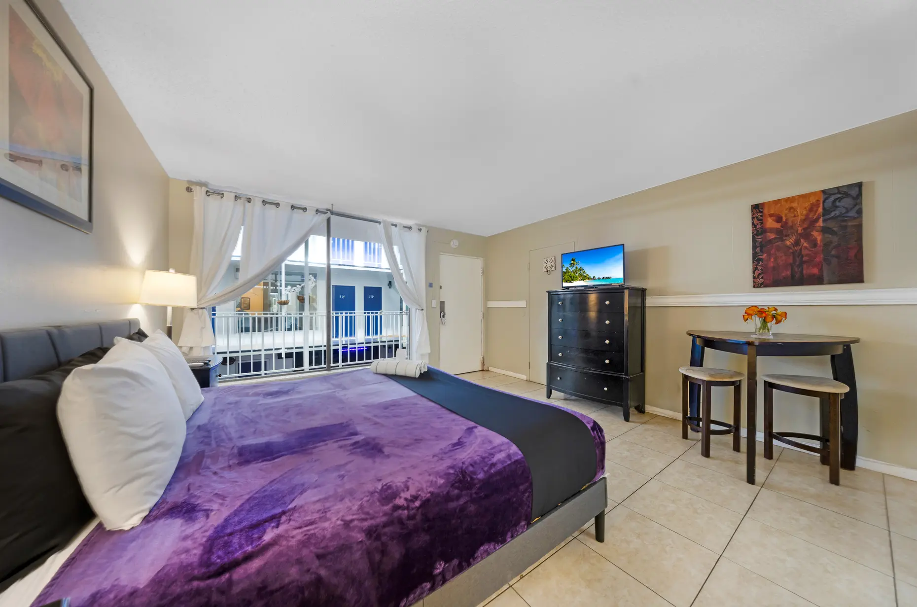 Deluxe room with bistro table by the window
