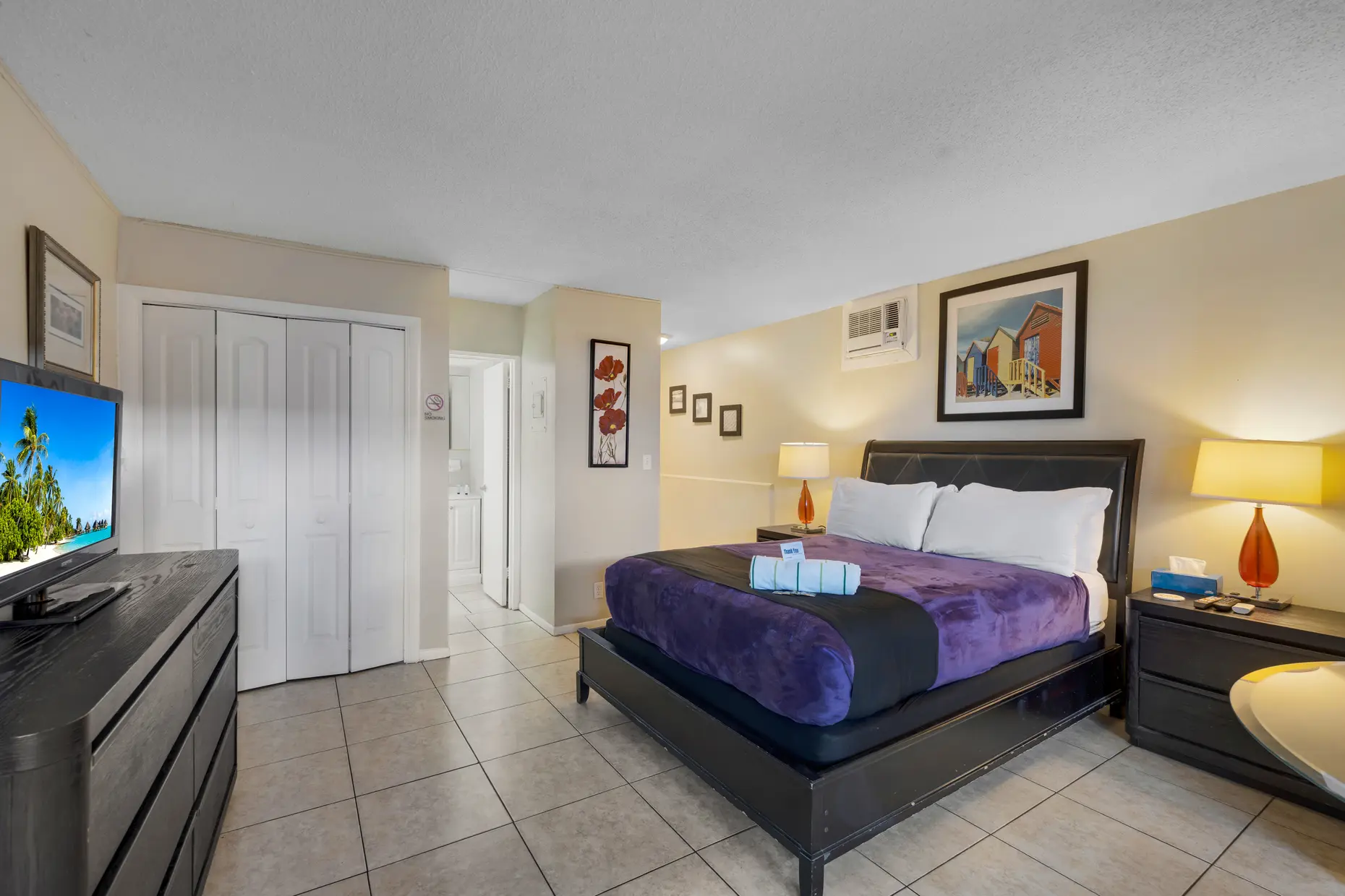 Deluxe room with a king bed