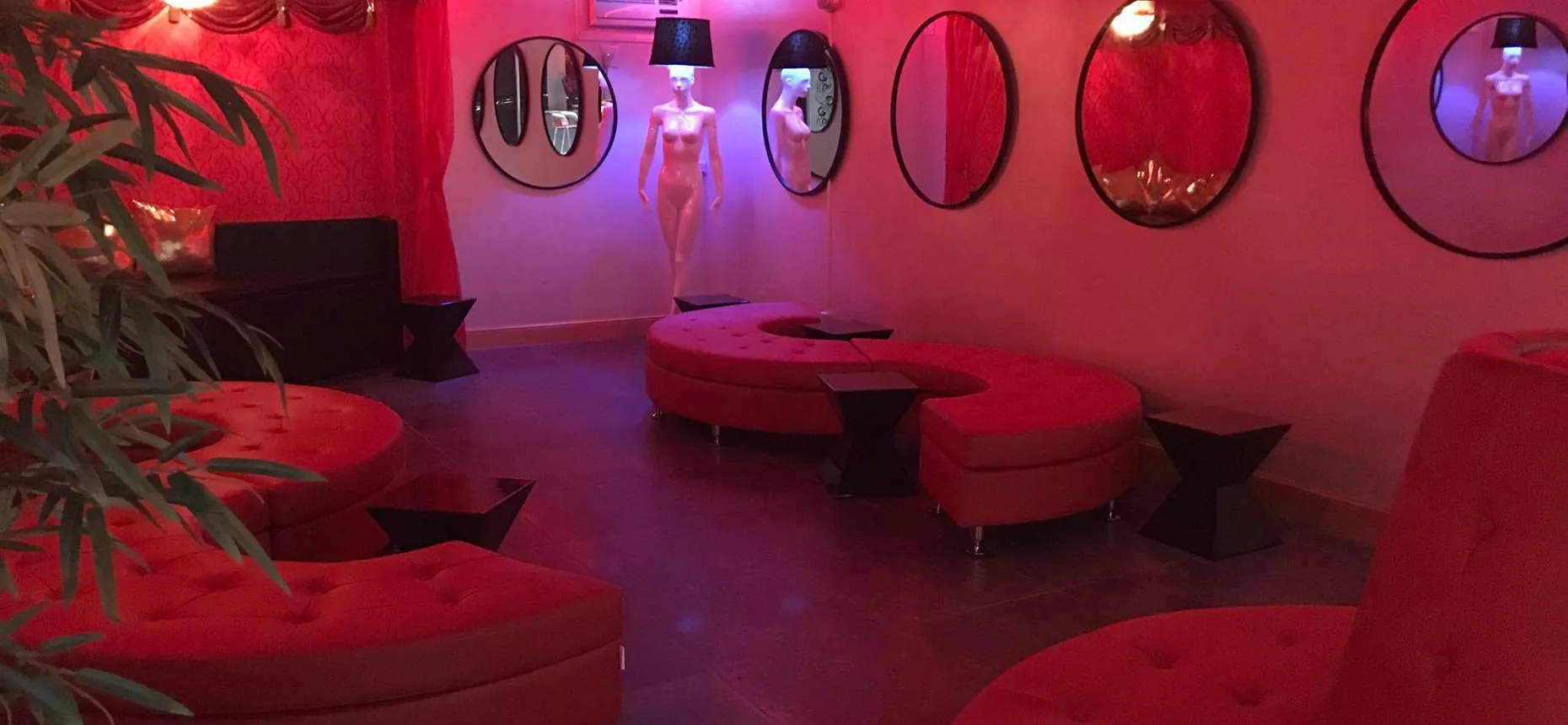 Red lounge with round sofa